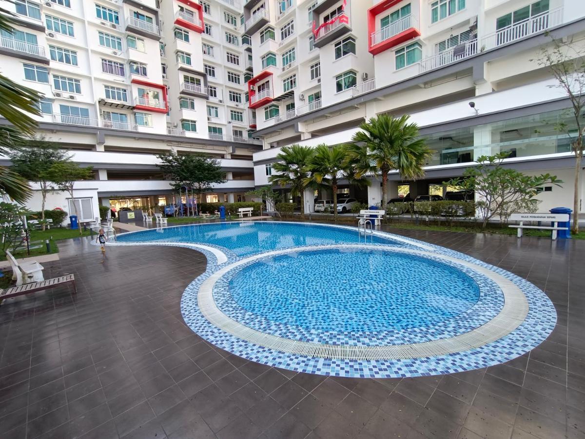 Klia Ehsan Residence Sepang Nilai Greenery 8 Pax Air-Con Exteriör bild